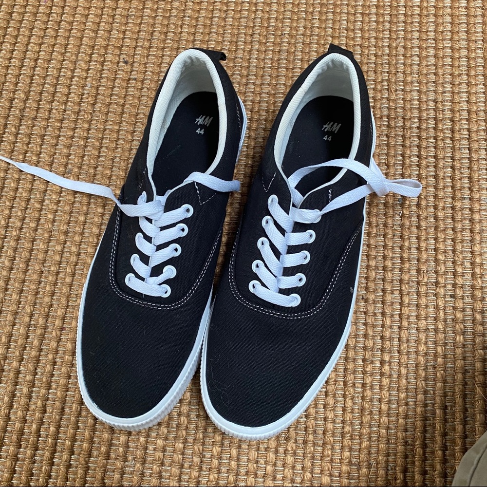HM black sneakers sz 10.5 new condition